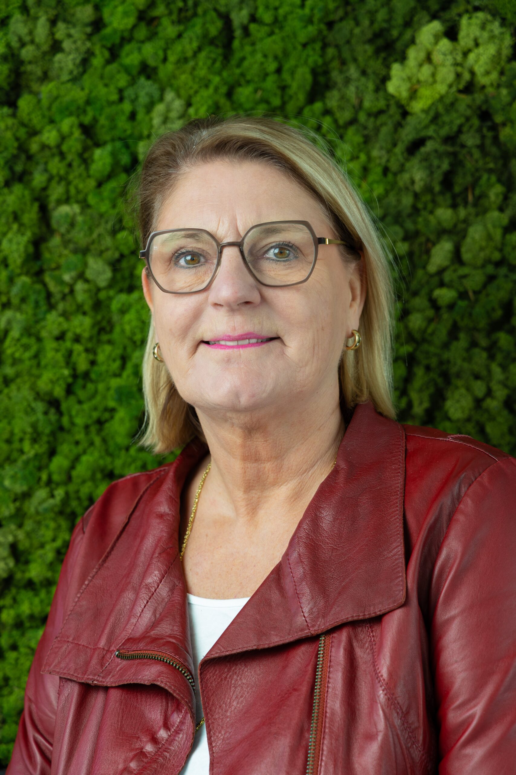 mr. S.H. (Sylvia) Broeseliske